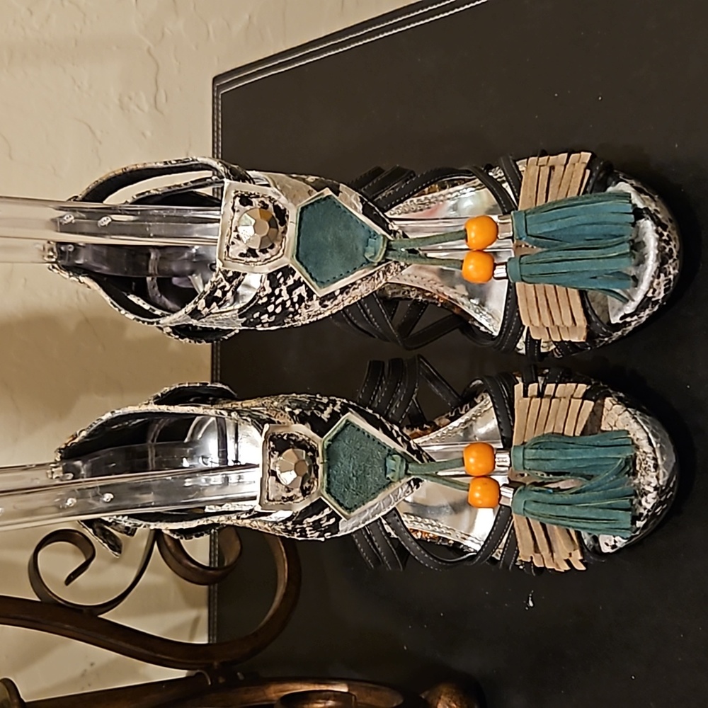 Platform High Heels, Size 5.5 - by CHINESE LAUNDRY (New)